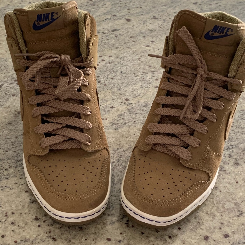 🦋Women’s Nike Dunk Sky Hi